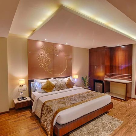 Hotel Good Times Near Ganga Ram Hospital And Karol Bagh Metro Delhi Kültér fotó
