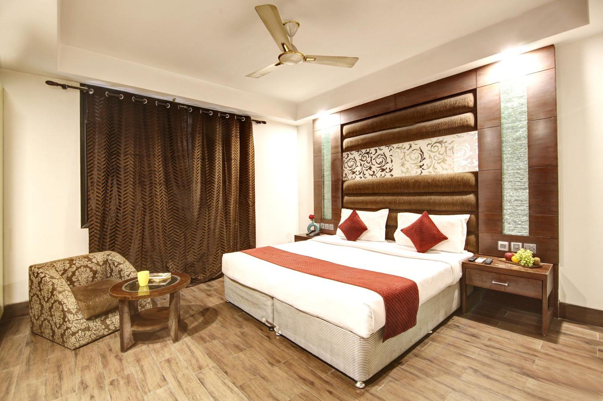 Hotel Good Times Near Ganga Ram Hospital And Karol Bagh Metro Delhi Kültér fotó
