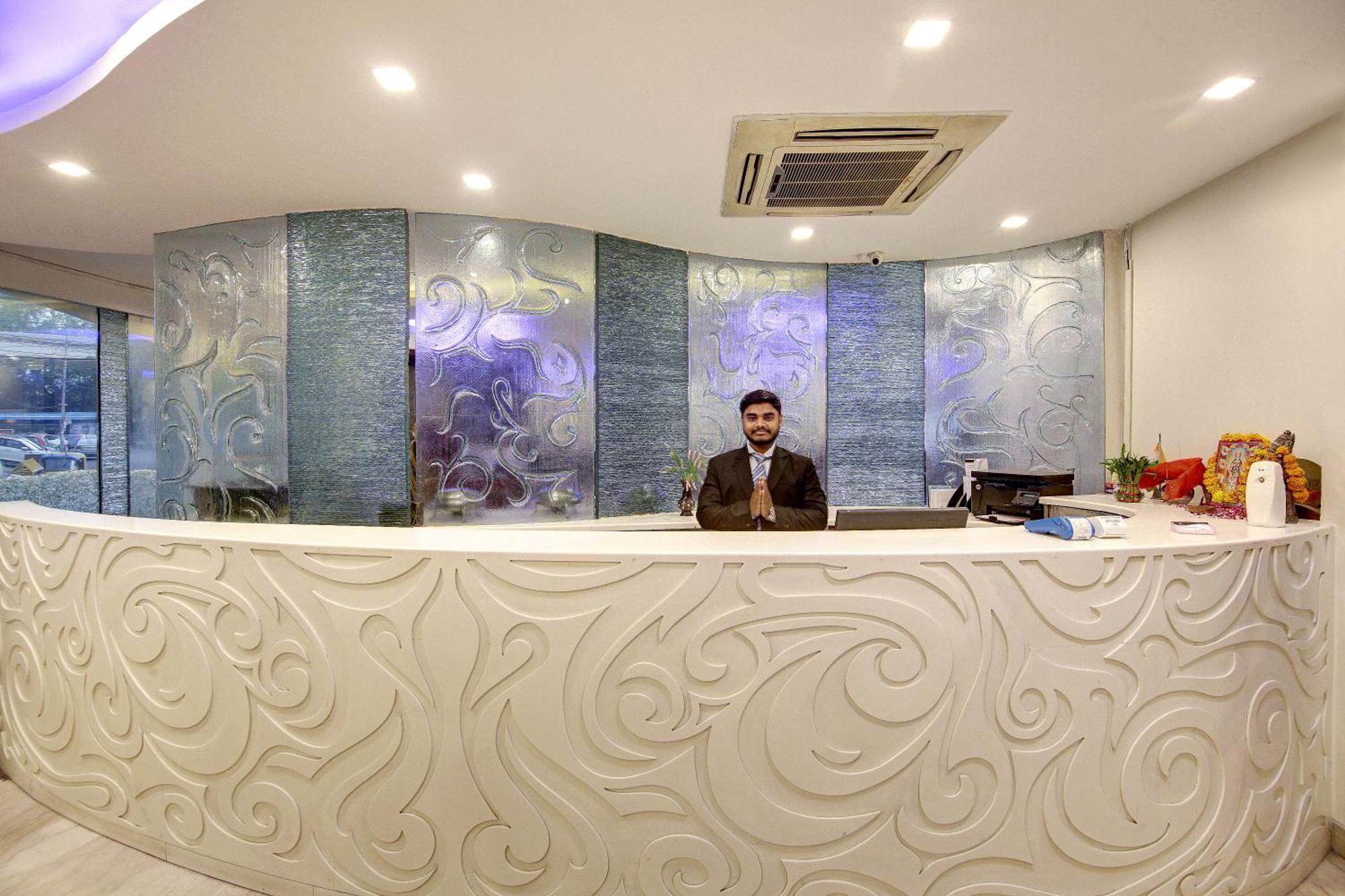 Hotel Good Times Near Ganga Ram Hospital And Karol Bagh Metro Delhi Kültér fotó
