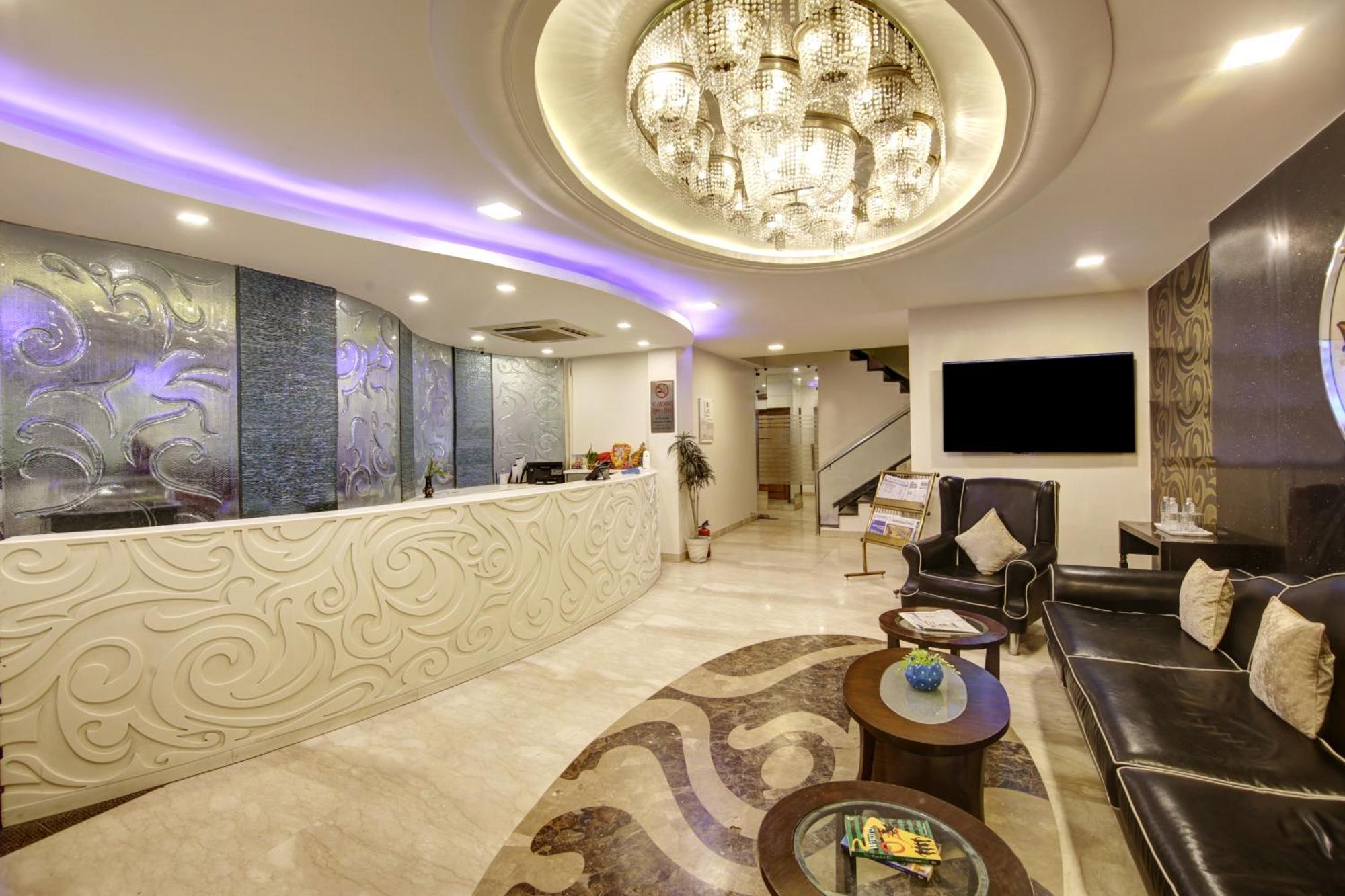 Hotel Good Times Near Ganga Ram Hospital And Karol Bagh Metro Delhi Kültér fotó