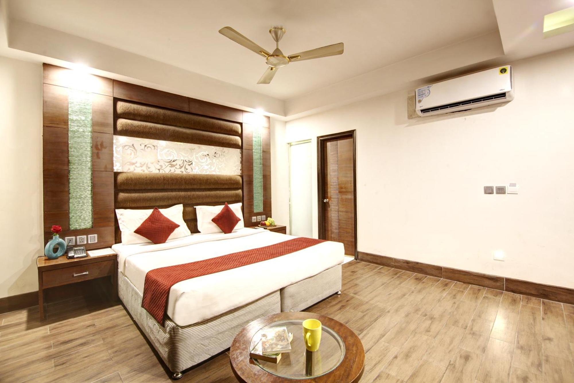 Hotel Good Times Near Ganga Ram Hospital And Karol Bagh Metro Delhi Kültér fotó
