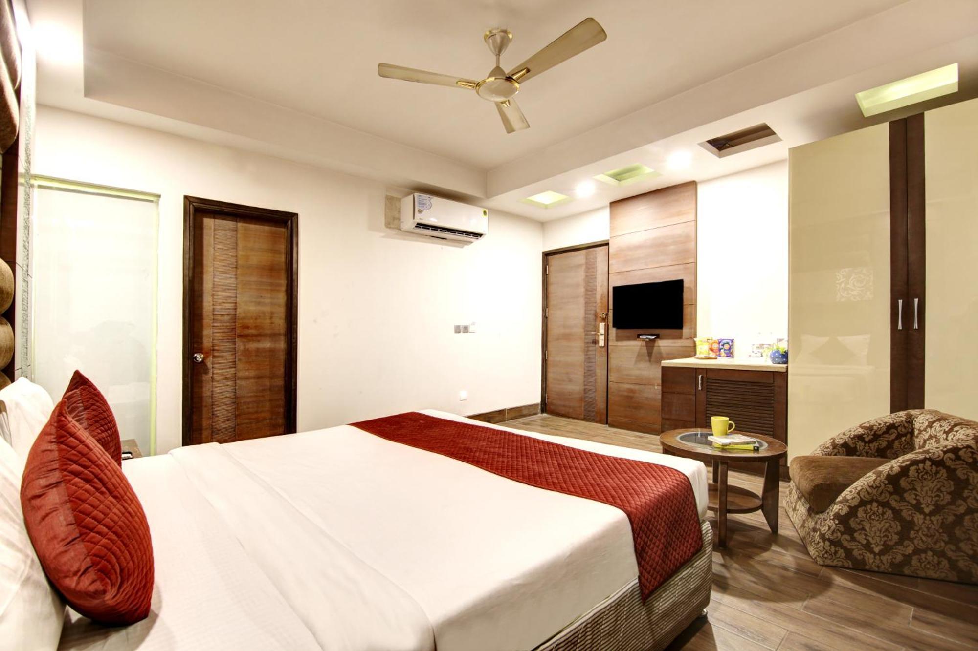 Hotel Good Times Near Ganga Ram Hospital And Karol Bagh Metro Delhi Kültér fotó