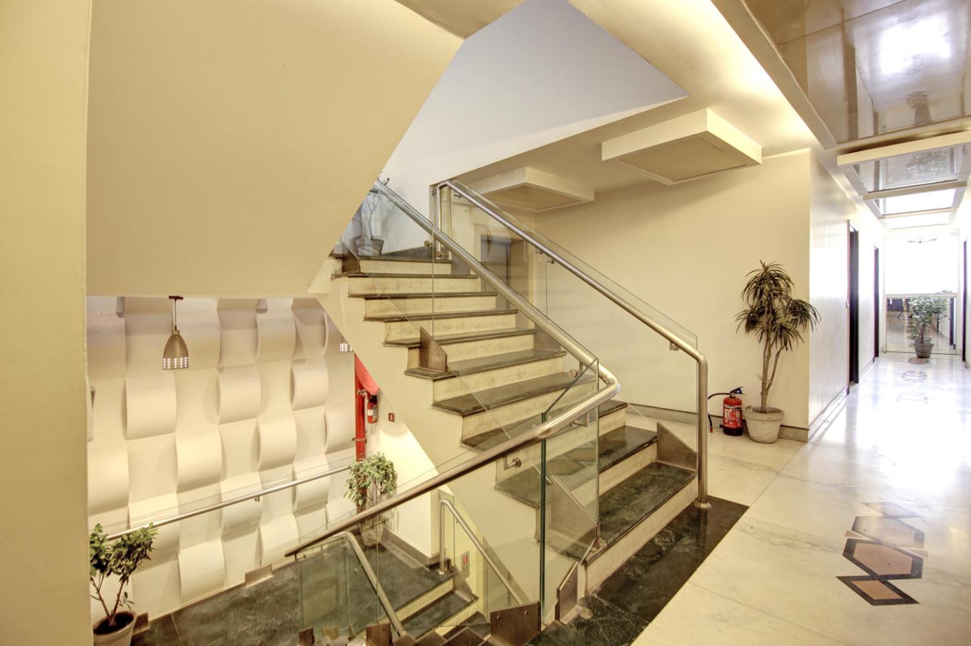 Hotel Good Times Near Ganga Ram Hospital And Karol Bagh Metro Delhi Kültér fotó