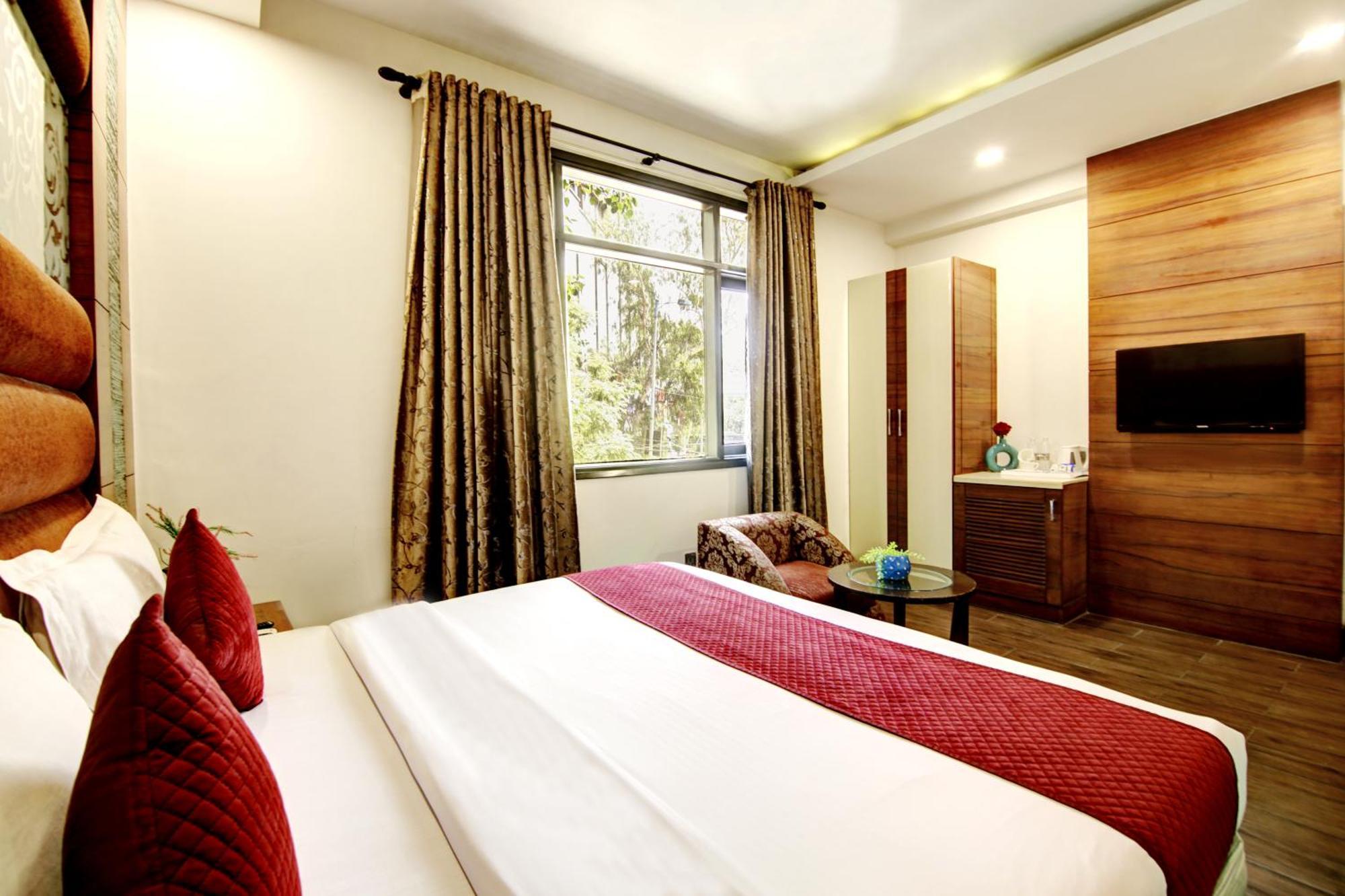 Hotel Good Times Near Ganga Ram Hospital And Karol Bagh Metro Delhi Kültér fotó
