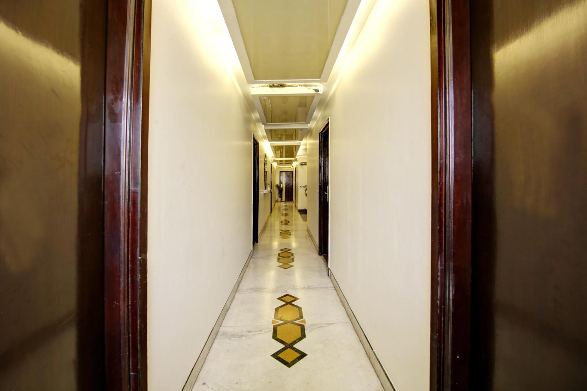 Hotel Good Times Near Ganga Ram Hospital And Karol Bagh Metro Delhi Kültér fotó