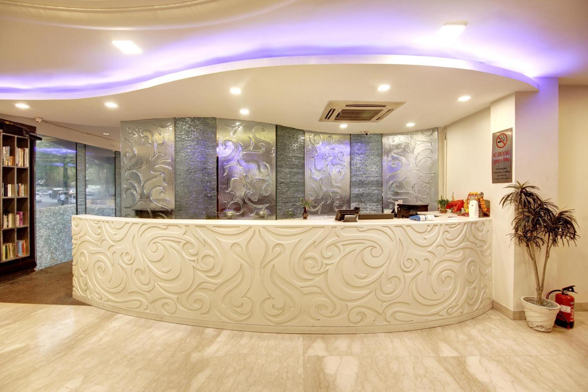 Hotel Good Times Near Ganga Ram Hospital And Karol Bagh Metro Delhi Kültér fotó
