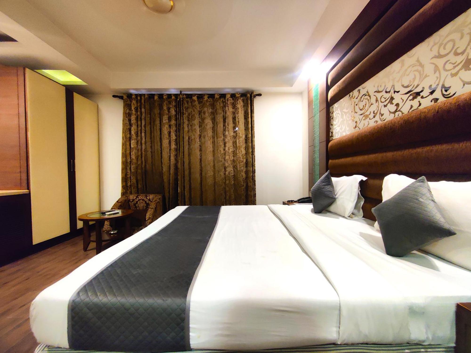 Hotel Good Times Near Ganga Ram Hospital And Karol Bagh Metro Delhi Kültér fotó